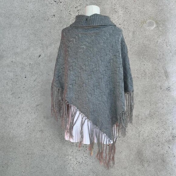 2000s grey fringe poncho - Picture 4 of 6